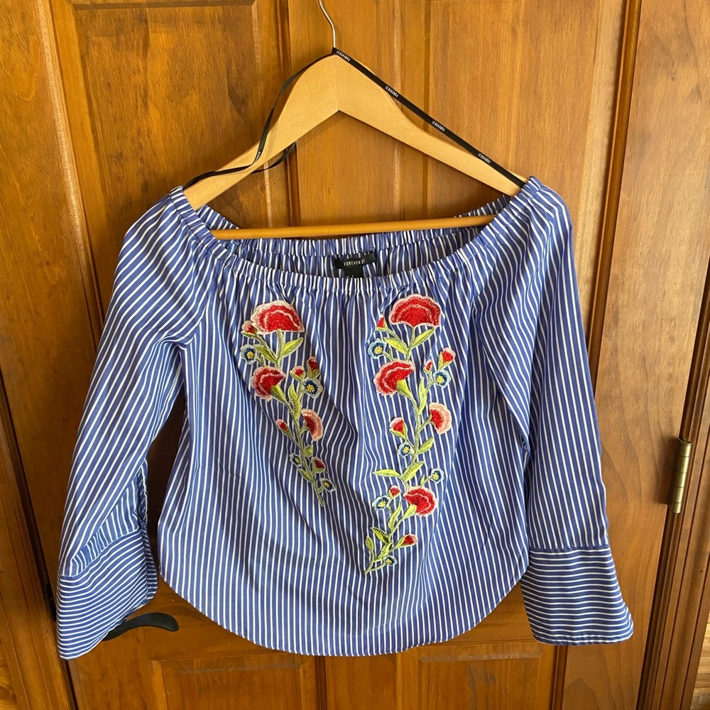 ☀️Summer Sale☀️ Forever 21 off the shoulder Top